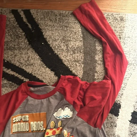 Super Mario Bros Graphic Tee - Picture 3 of 3